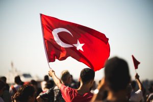 על ישראל וארה"ב לגבות מחיר מטורקיה בשל תמיכתה בחמאס